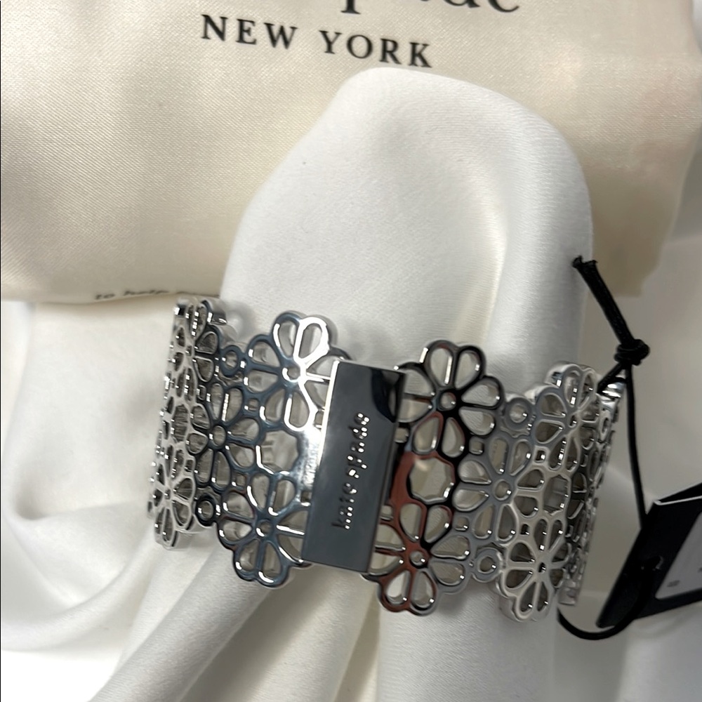 Kate Spade Silver Floral Cutout Bracelet 7” NWT - Picture 3 of 11